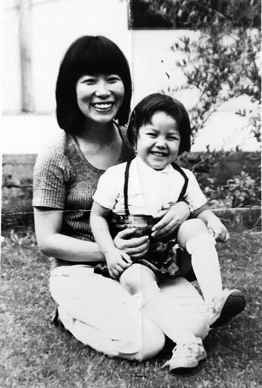 فوساكو شيغينوبو وابنتها مي (1976)