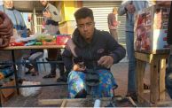 رتق الأحذية البالية مهنة أنعشتها الحرب في غزة 
