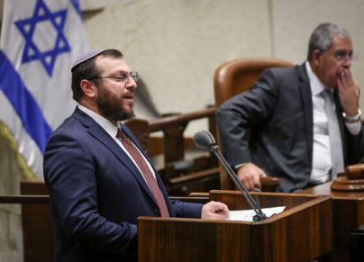 وزير إسرائيلي: سنقتل عائلة فلسطينية مقابل كل صاروخ يسقط علينا من غزة 