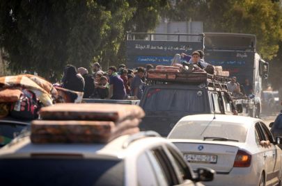 قوافل نازحين من شمال غزة ووسطها إلى الجنوب.. MAHMUD HAMS/ Getty Images