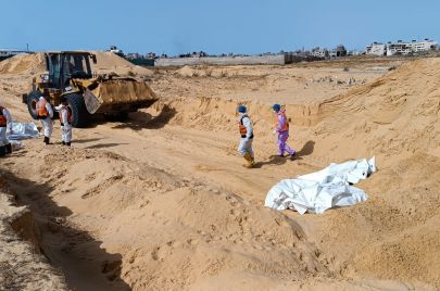 دفن الشهداء المجهولين في مقابر جماعية مؤقتة 