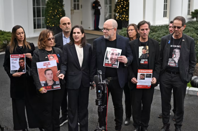 عائلات 5 أميركيين أسرى في غزة تعقد مؤتمر صحافيًا أمام البيت الأبيض 