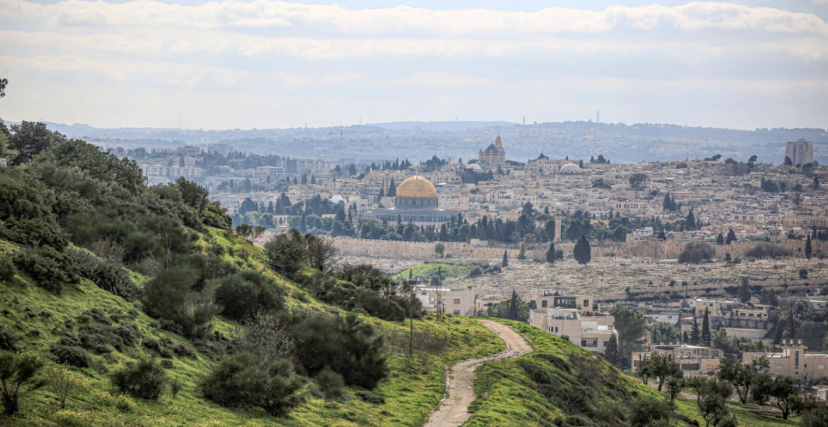 صورة عامة من جبل الزيتون في القدس، يُظهر البلدة القديمة وقبة الصخرة وكنيسة 