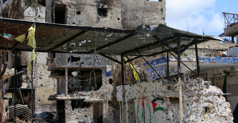 آثار الرصاص أثناء الاشتباكات في مخيم عين الحلوة - MAHMOUD ZAYYAT/ Getty Images