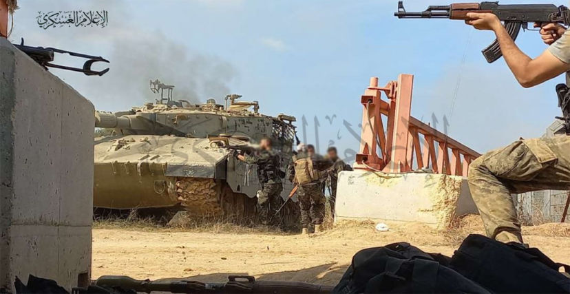 مقاتلو القسام أثناء السيطرة على موقع إسرائيلي في بداية طوفان الأقصى