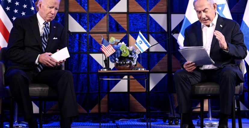 الرئيس الأمريكي جو بايدن مع رئيس وزراء الاحتلال بنيامين نتيناهو. 18 أكتوبر 2023. GETTY Images