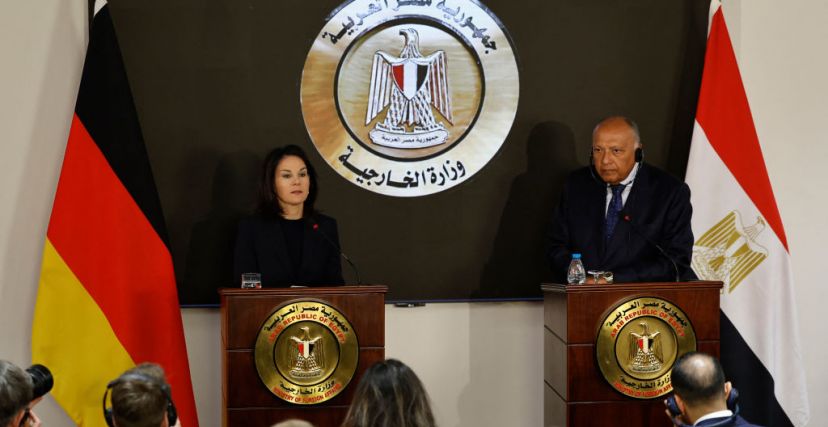 وزيرة الخارجية الألمانية أنالينا بيربوك مع نظريها المصري سامح شكري. 9 يناير 2024