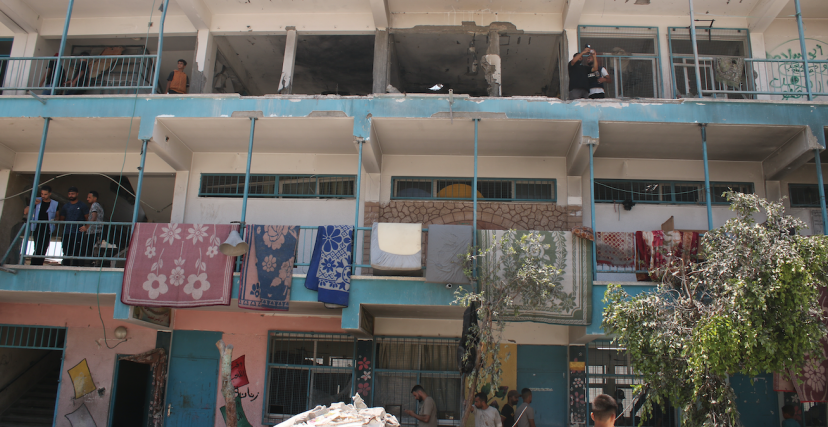 قصف إسرائيليّ طال النازحين في مدرسة النصيرات، بينما كانوا نيامًا (محمد النعامي/ الترا فلسطين)