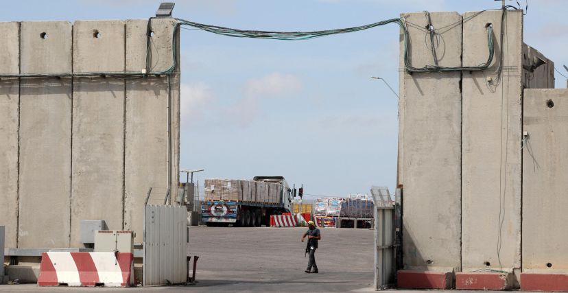 معبر كرم أبو سالم المخصص لدخول الشاحنات والبضائع لقطاع غزة 