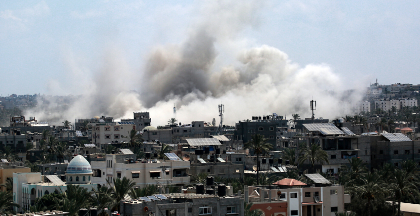 من القصف الإسرائيلي على دير البلح وسط قطاع غزة 
