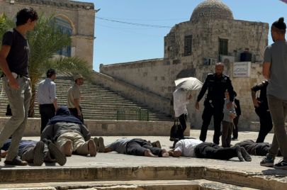 مستوطنون يؤدون السجود الملحمي في المسجد الأقصى